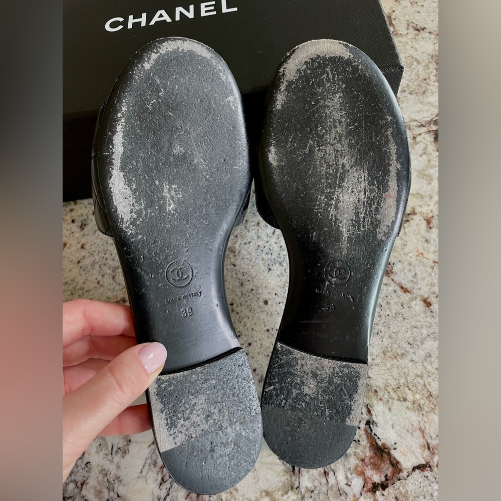 Chanel Turnlock Quilted Black Slides - Size EU 39 / US 8 - Excellent condition - Picture 15 of 16
